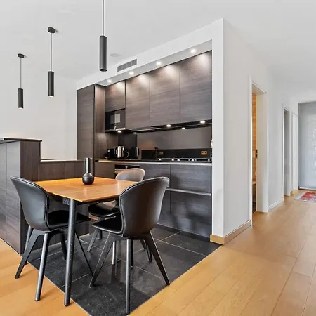 Stylish In Cloche Dor W Balcony Apartamento