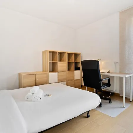 Stylish In Cloche Dor W Balcony Apartamento