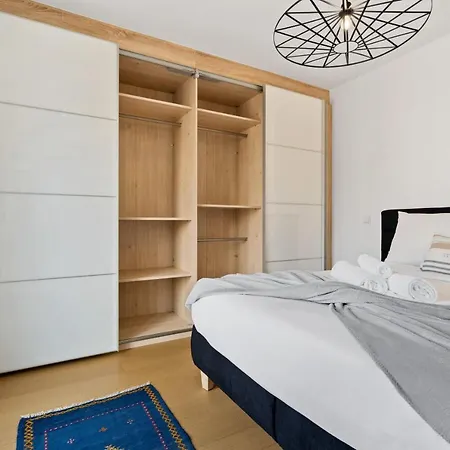 Stylish In Cloche Dor W Balcony Apartamento *